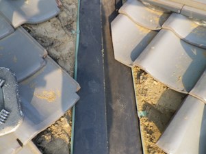 谷板金 穴の修理